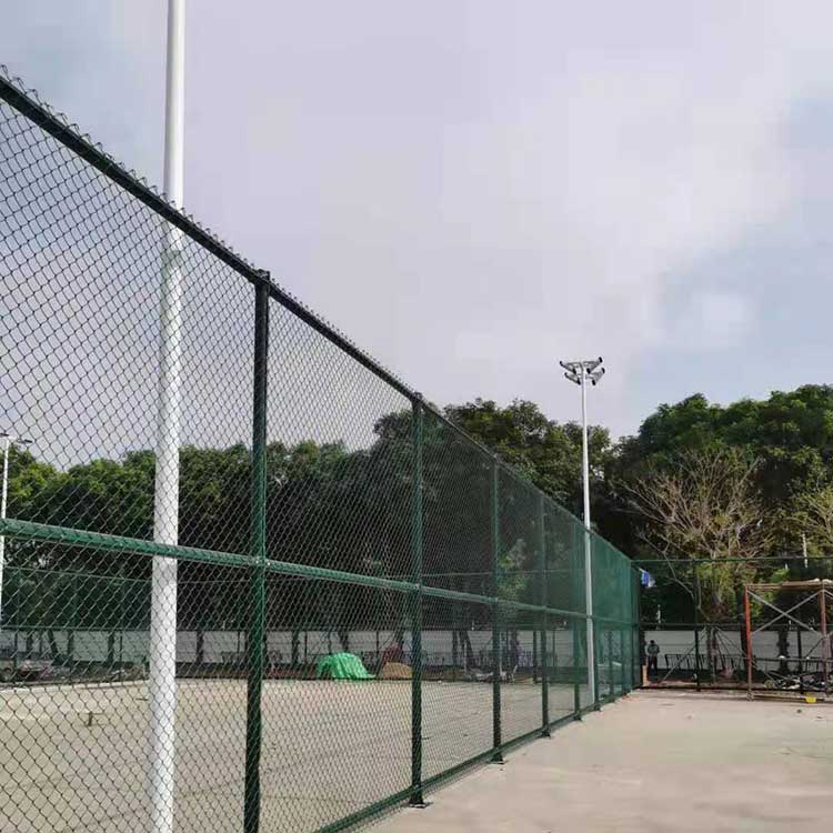 西安市体育场护栏网 足球场围栏网 羽毛球场勾花网