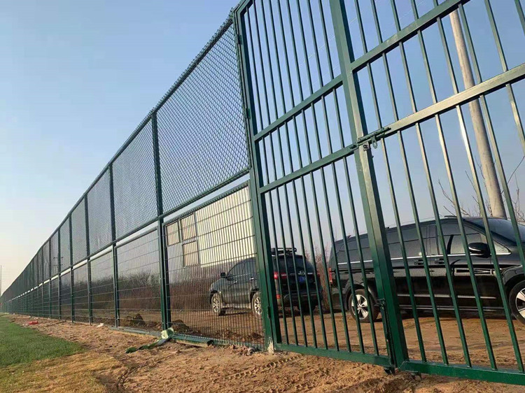 介休市足球场围网 体育护栏网 基坑护栏网发货快&nbsp;&nbsp;学校操场围网&nbsp;&nbsp;球场围栏