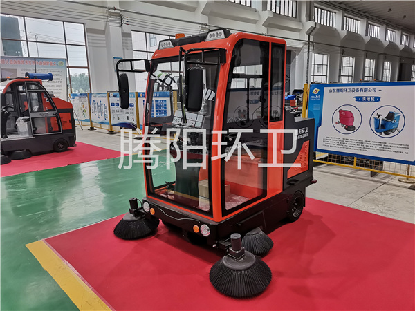 驾驶式扫地车适合清洁哪些地面  电动扫地车  环卫车