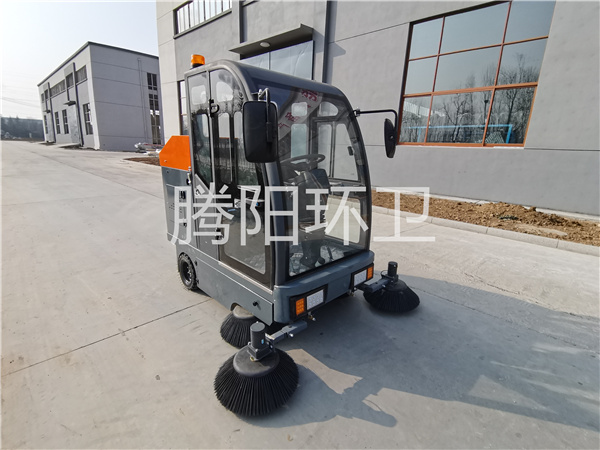 电动驾驶式扫地车清扫原理  电动扫地车
