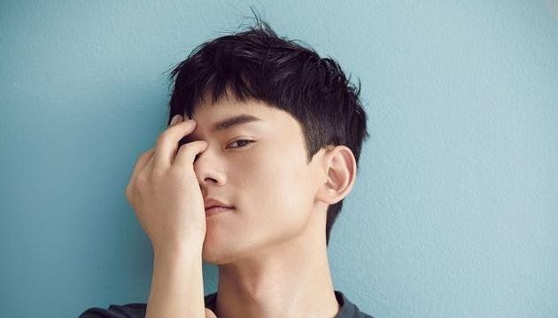 张杰，张杰经纪公司，张杰签约公司  小红书推广  明星商演  翻包植入