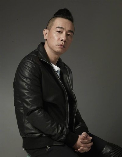 陈小春签约公司  陈小春经纪：飞飞  小红书推广  明星商演  翻包植入