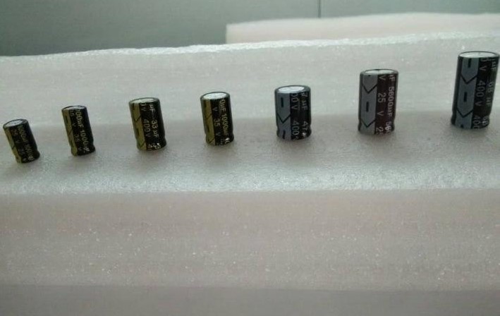 插件铝电解电容33UF450V 16X25 直插铝电解电容封&nbsp;&nbsp;低漏电电解电容&nbsp;&nbsp;导针型铝电解电容