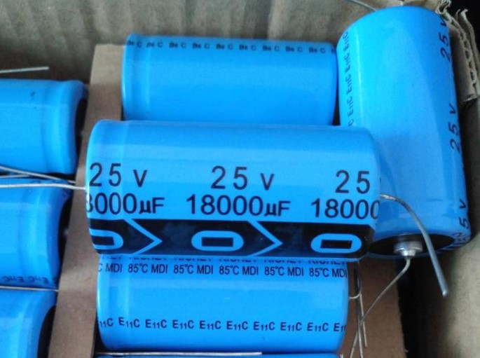 22uF-450V-105C鋁電解電容器-軸向引線Axial&nbsp;&nbsp;插件铝电解电容&nbsp;&nbsp;轴向电解电容&nbsp;&nbsp;牛角电解电容