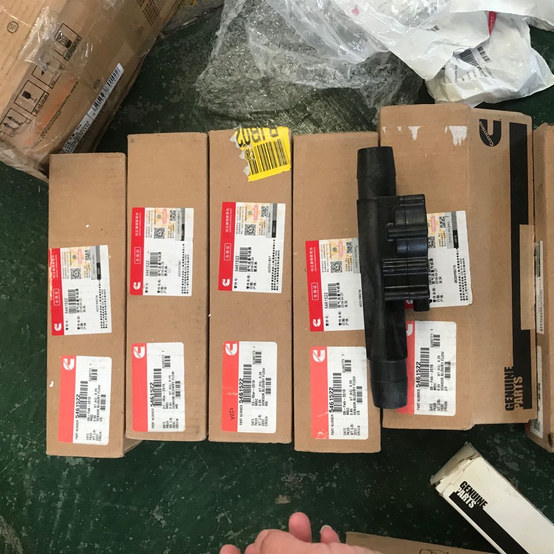 小松HD465矿卡3408587机油压力传感器日本小松