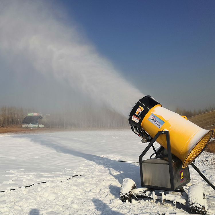 室内移动式射程远造雪机源头厂家 室外国产可旋转造雪机  造雪设备