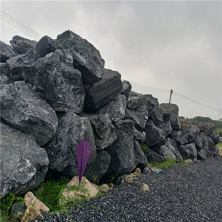 黑山石园林绿化景观 假山组合黑山造景 草坪摆放点缀石