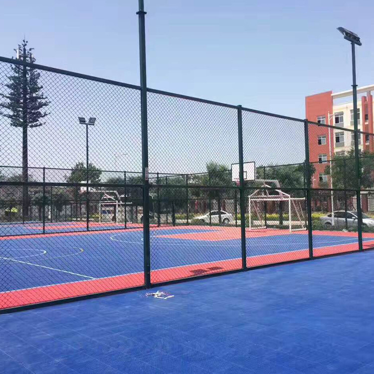 聊城体育场防护栏 五人制足球场围栏网可加工定制