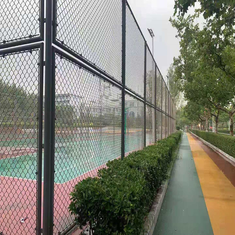 加工定做学校绿色球场围网 公园运动场菱形勾花围栏