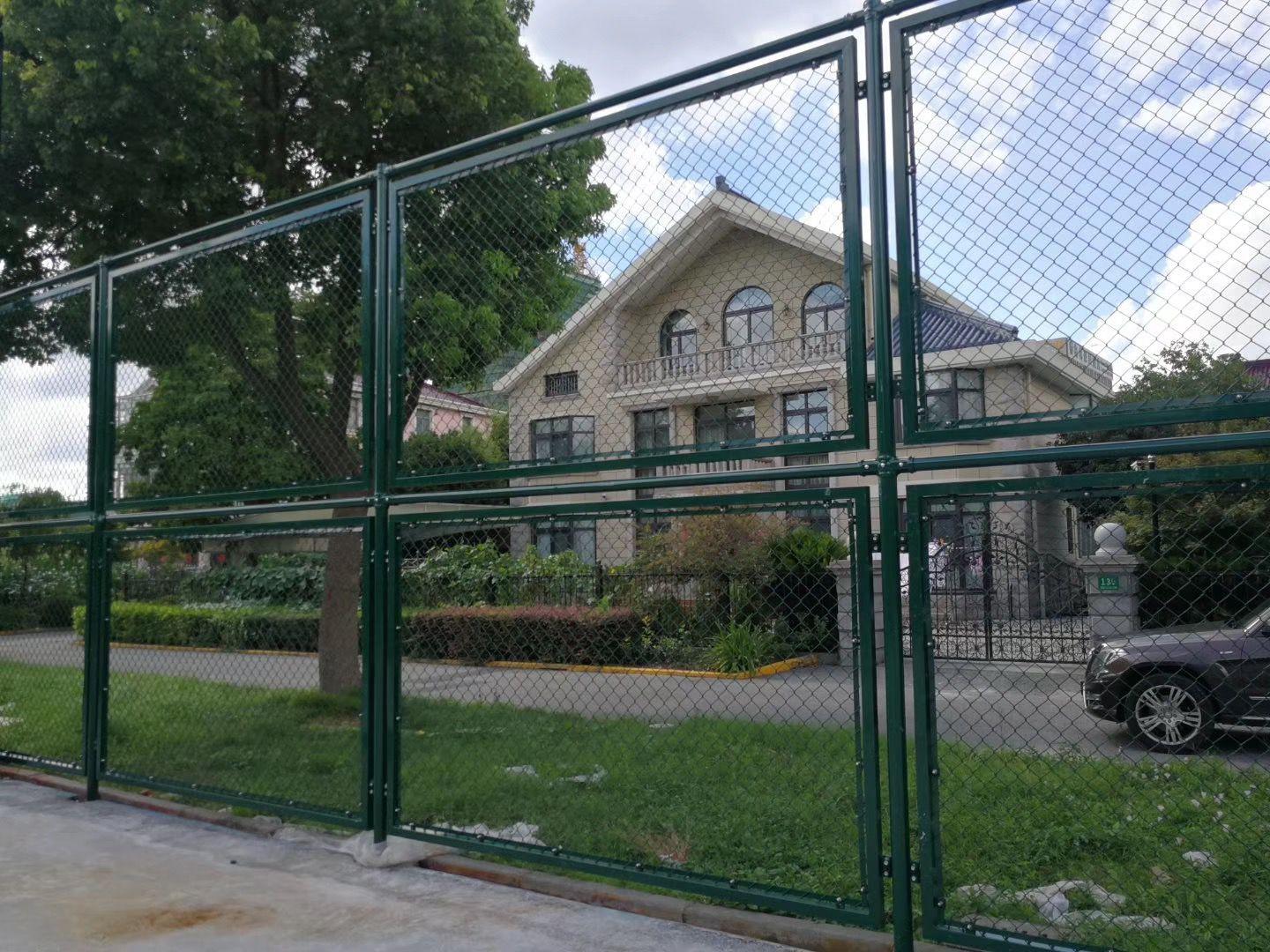 济南运动场围网 球场围栏 篮球场防护网实体工厂