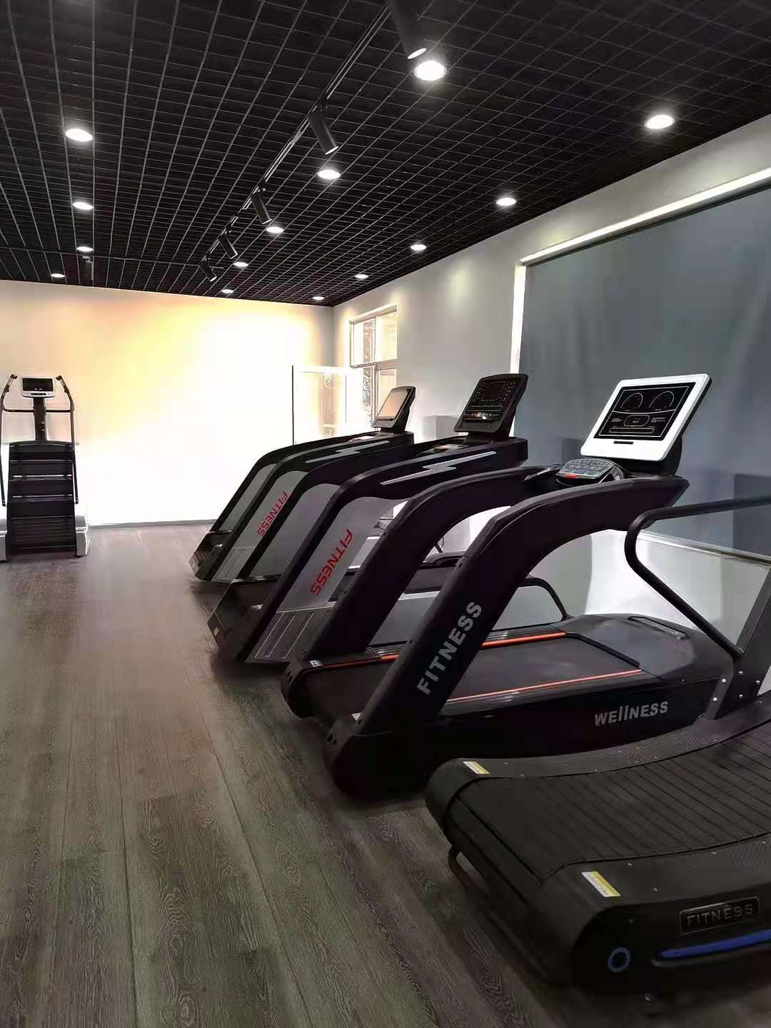 大型商用跑步机豪华多功能宽跑带电容式触摸屏工厂直销  健身器材