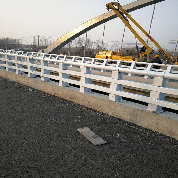 人行道防撞护栏 桥梁河道带扶手隔离栏杆 马路防撞护栏&nbsp;&nbsp;桥梁河道隔离栏杆