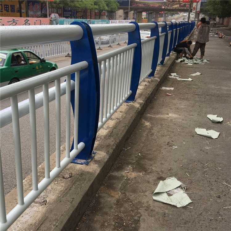 Q235桥梁灯光护栏 异型管桥面防撞栏 照明亮化工程护栏&nbsp;&nbsp;湖边照明亮化工程护栏