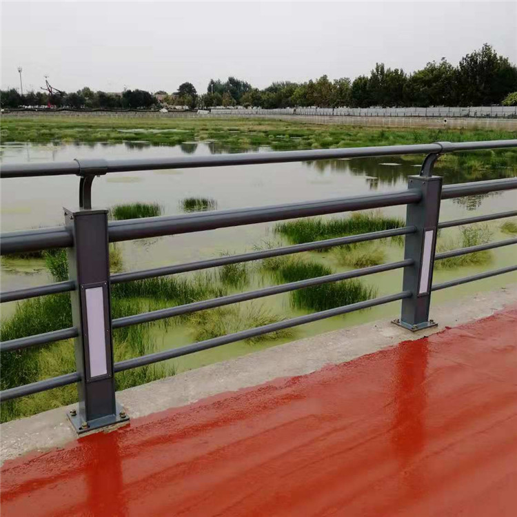 Q235桥梁灯光护栏 异型管桥面防撞栏 照明亮化工程护栏&nbsp;&nbsp;湖边照明亮化工程护栏