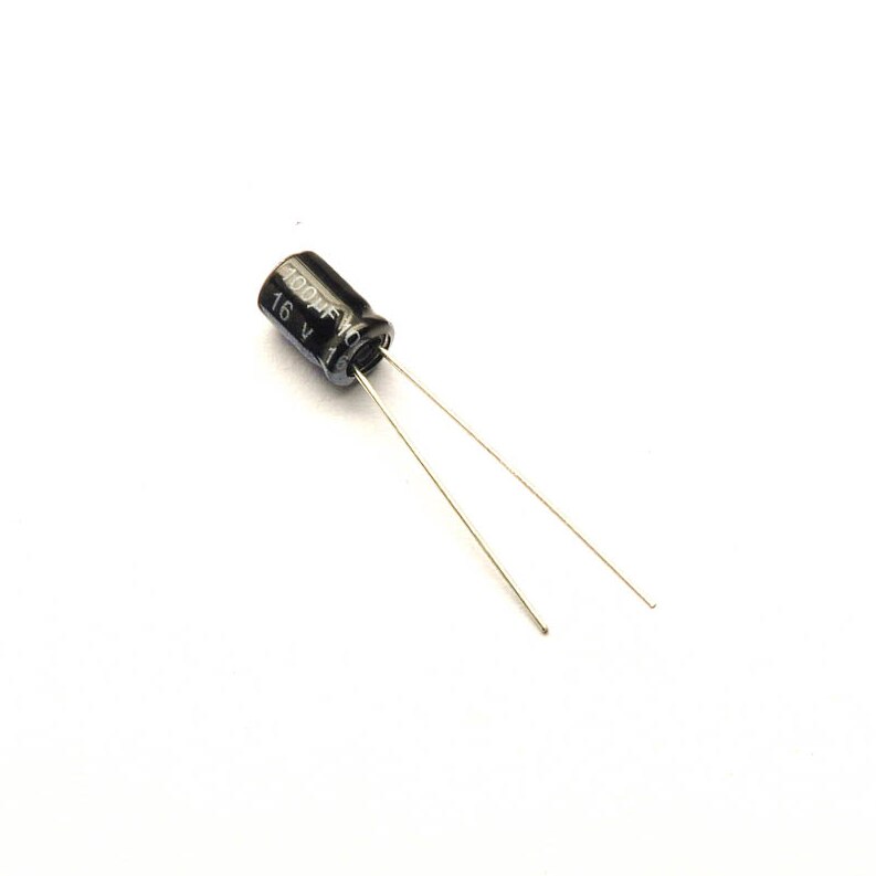 直插铝电解电容16V100UF尺寸5*11mm插件电解&nbsp;&nbsp;插件铝电解电容&nbsp;&nbsp;低漏电电解电容&nbsp;&nbsp;导针型铝电解电容