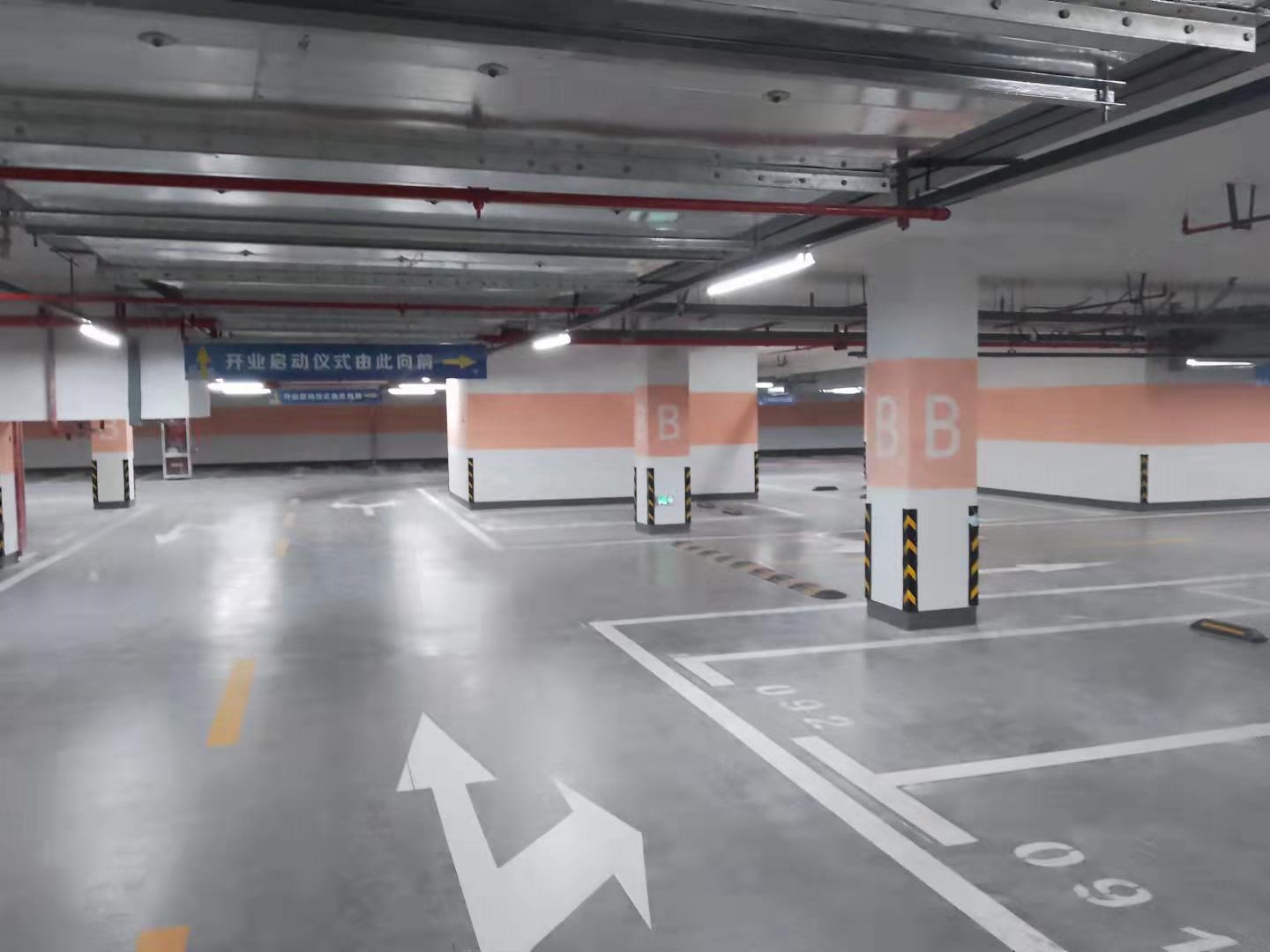 南京道路划线-几种停车位的划法-南京达尊交通工程公司  南京停车场划线