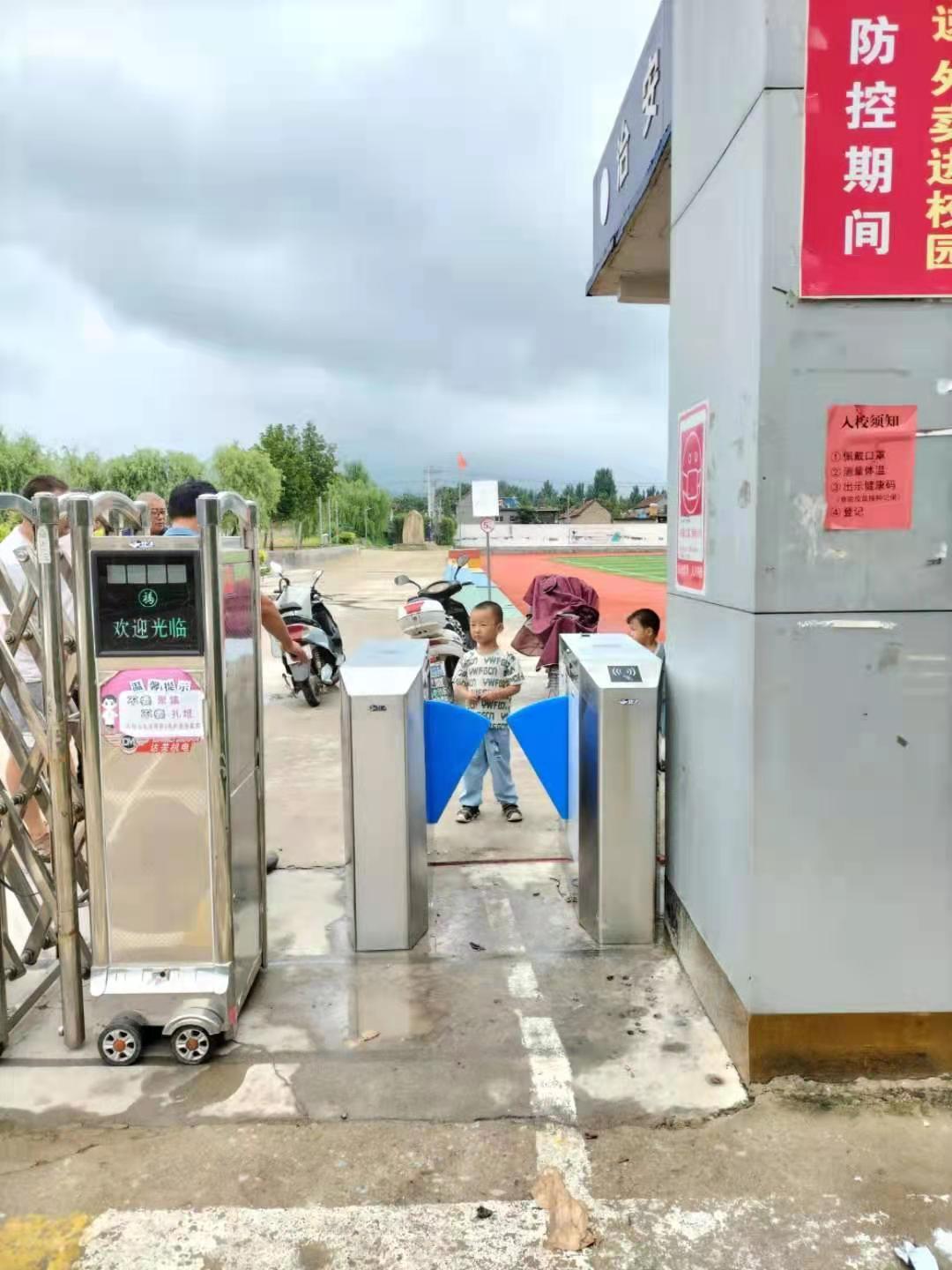 新泰学校一箭智能翼闸的安装七步骤  摆闸  道闸