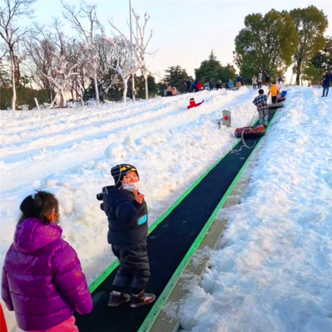诺泰克滑雪场魔毯乘坐方便无需练习 滑雪场代步工具&nbsp;&nbsp;魔毯电梯