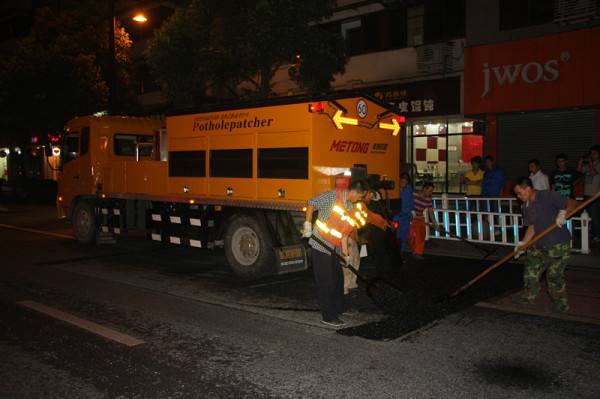 操场沥青路面施工 水稳层摊铺施工 沥青冷补料