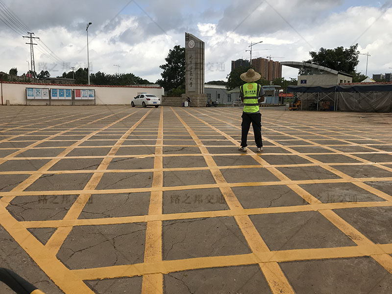 柳州学校门口道路划线  柳州学校道路划线  柳州道路划线