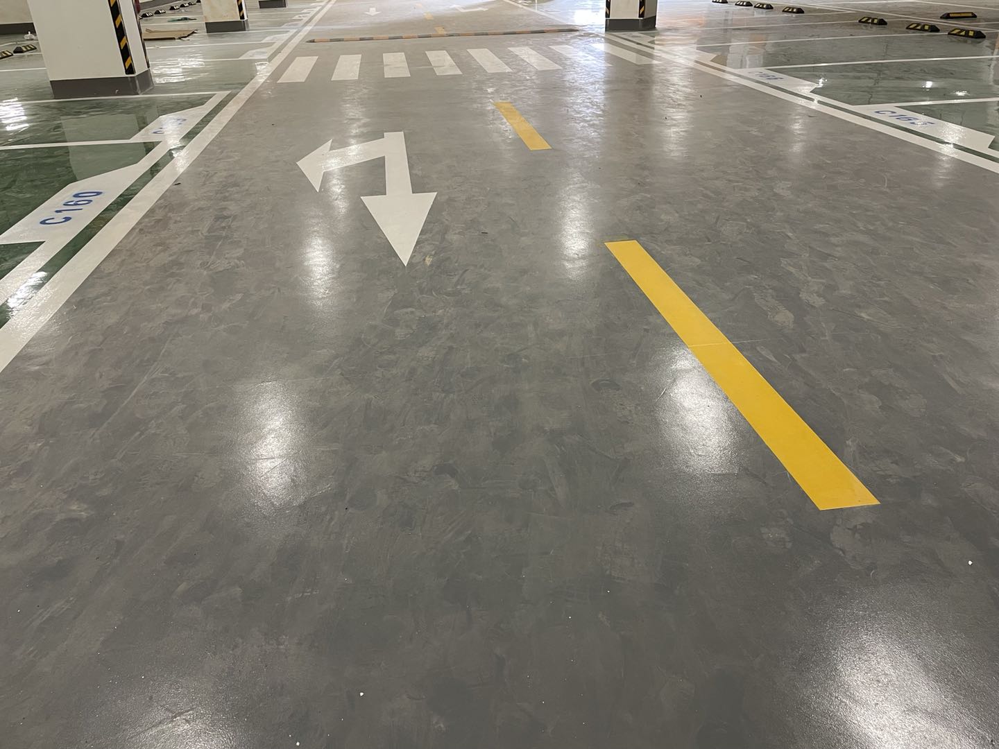 百色地下车库环氧地坪漆施工价格实惠  百色环氧地坪漆