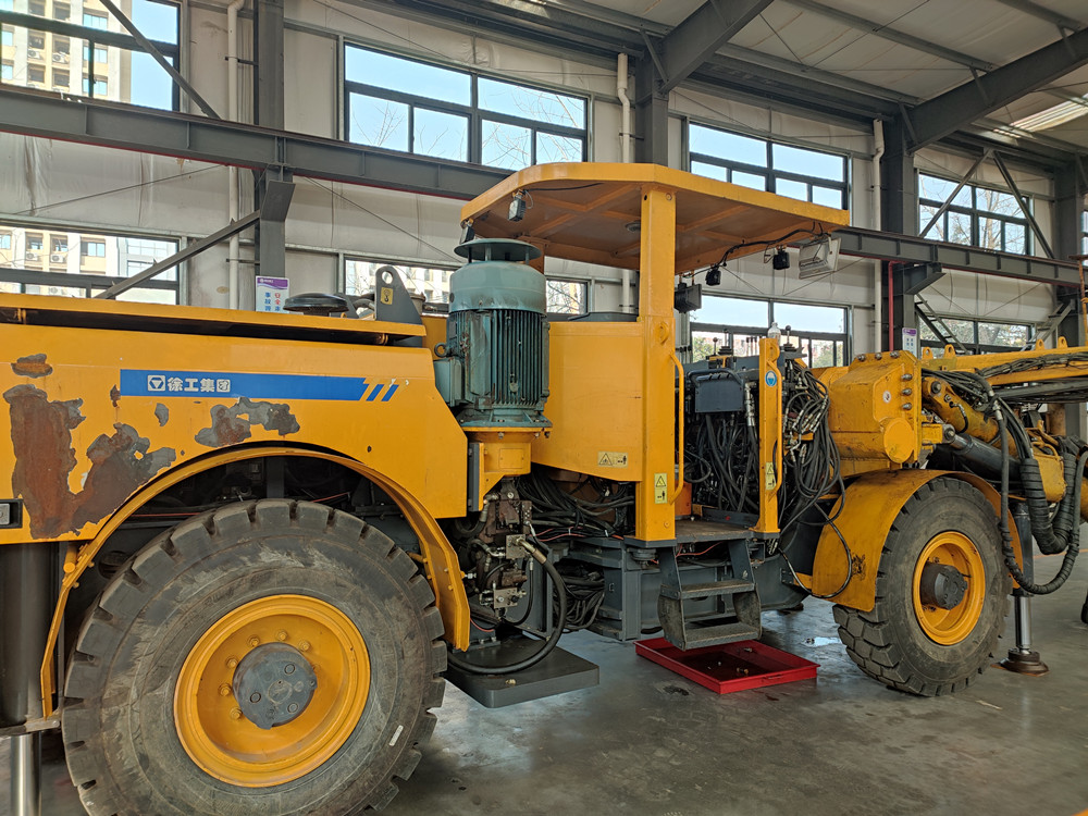 徐工TZ2T双臂凿岩台车
