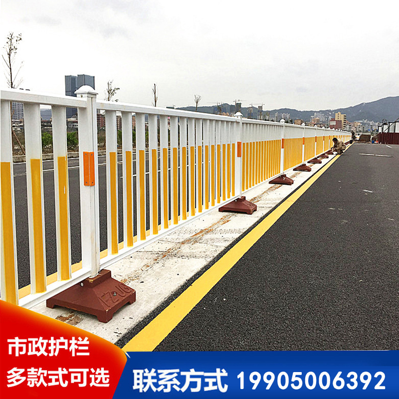 道路护栏隔离栏 城市马路市政人行道护栏厂家  市政道路护栏  道路隔离护栏