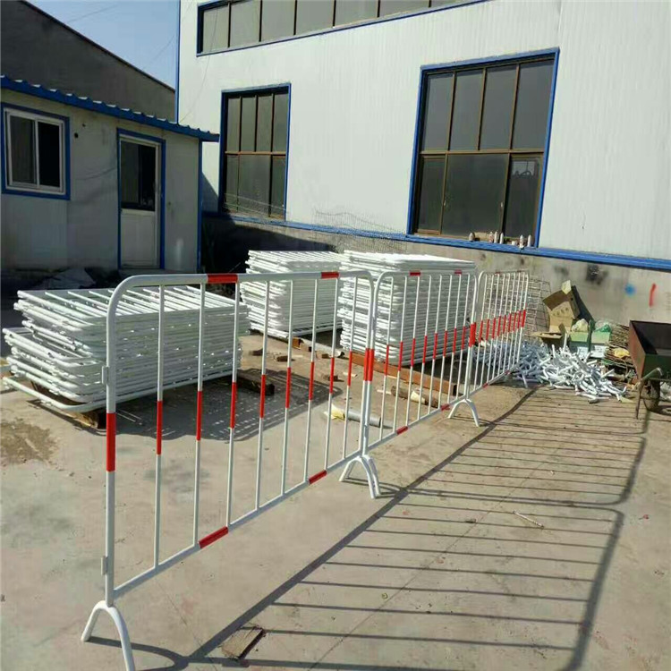 黑黄白红铁马护栏现货 工地施工移动护栏 铁马临时隔离栏