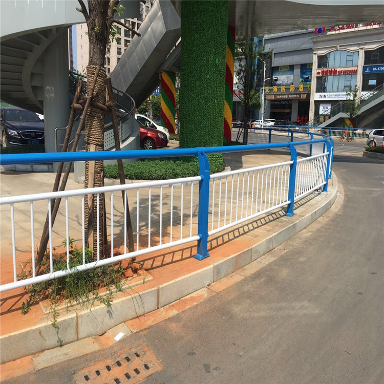 路政焊接工艺护栏 文化公路防护栏 马路中间文化隔离栏