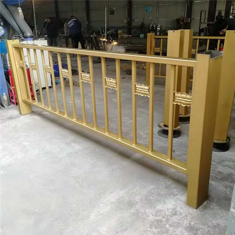 人机隔离半圆护栏 焊接式文化道路护栏 铁艺文化市政护栏&nbsp;&nbsp;人机隔离半圆式护栏&nbsp;&nbsp;铁艺文化市政防撞栏