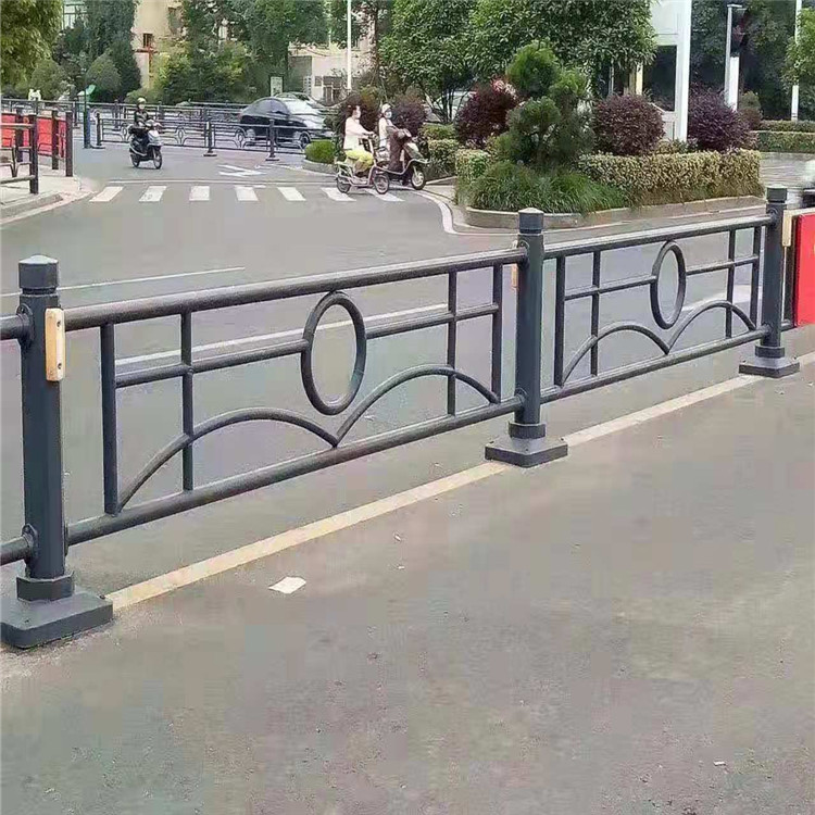 人机隔离半圆护栏 焊接式文化道路护栏 铁艺文化市政护栏&nbsp;&nbsp;人机隔离半圆式护栏&nbsp;&nbsp;铁艺文化市政防撞栏
