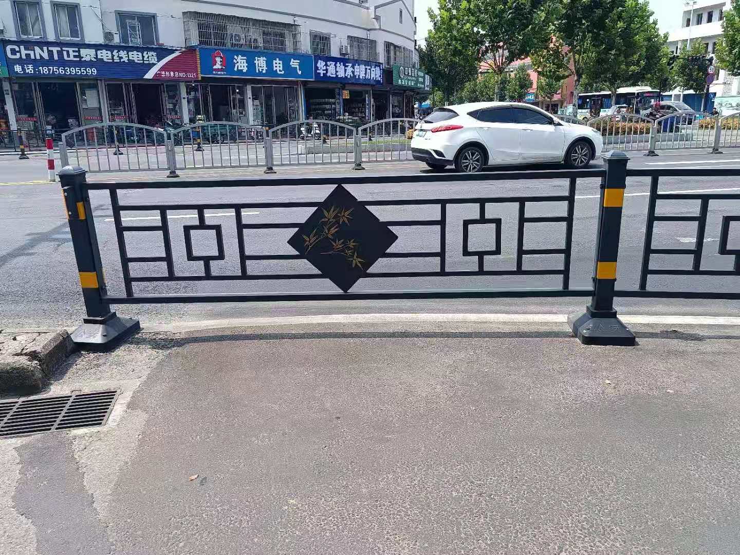 麻花钢文化市政护栏 人机隔离护栏 压花扁铁道路文化护栏