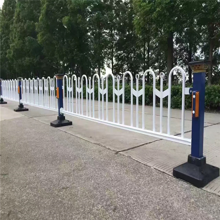 M型空心管京式护栏 城市道路京式隔离栏杆 市政交通护栏&nbsp;&nbsp;m型空心管京式护栏&nbsp;&nbsp;城市道路zy隔离栏杆