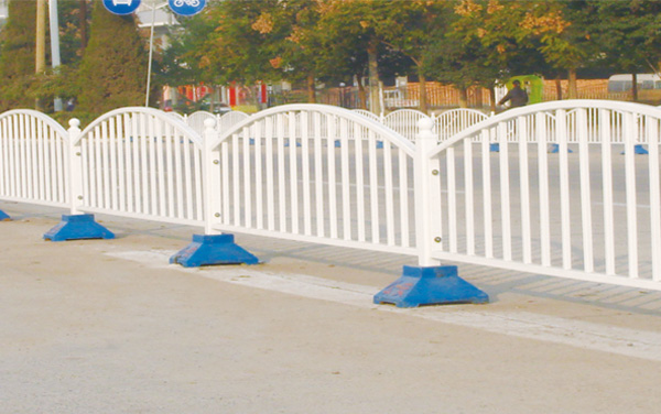 城市道路护栏厂家镀锌  锌钢  公路