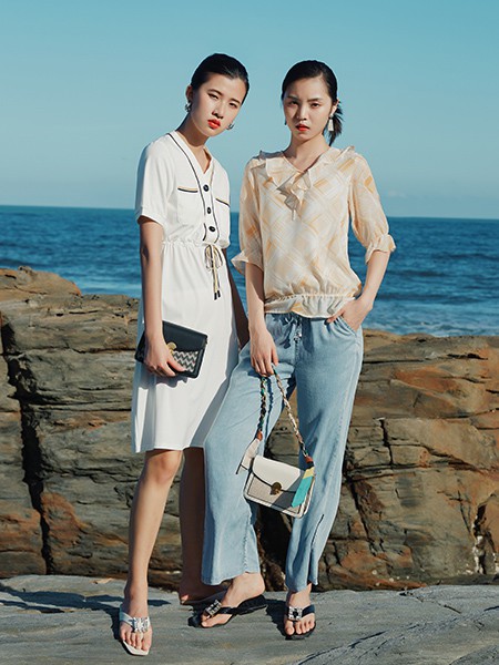 杭州知名品牌LAURENCE&CHICO21秋冬女装折扣批发  女装尾货批发  女装库存尾货批发