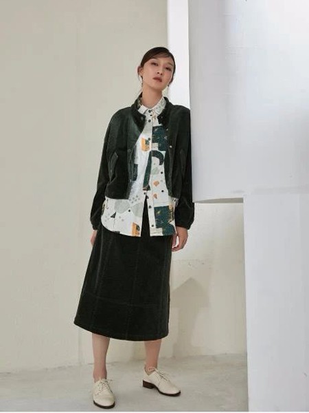 高端时尚女装古树叶2021秋冬折扣货源批发市场  女装折扣  女装尾货批发  女装库存尾货批发