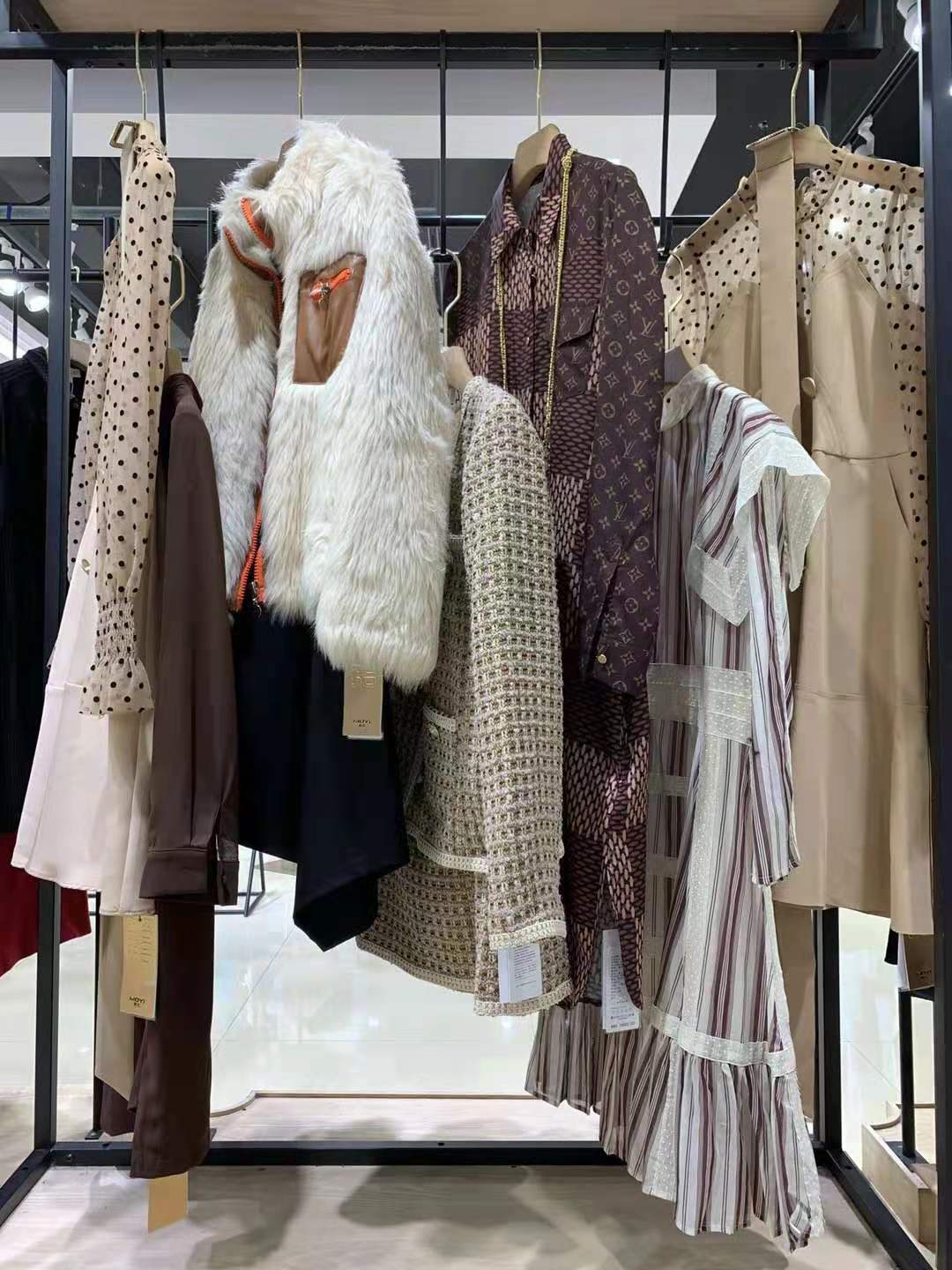 广州高端品牌摩邑2021秋冬折扣女装一手货源批发  女装折扣  女装尾货批发  女装库存尾货批发
