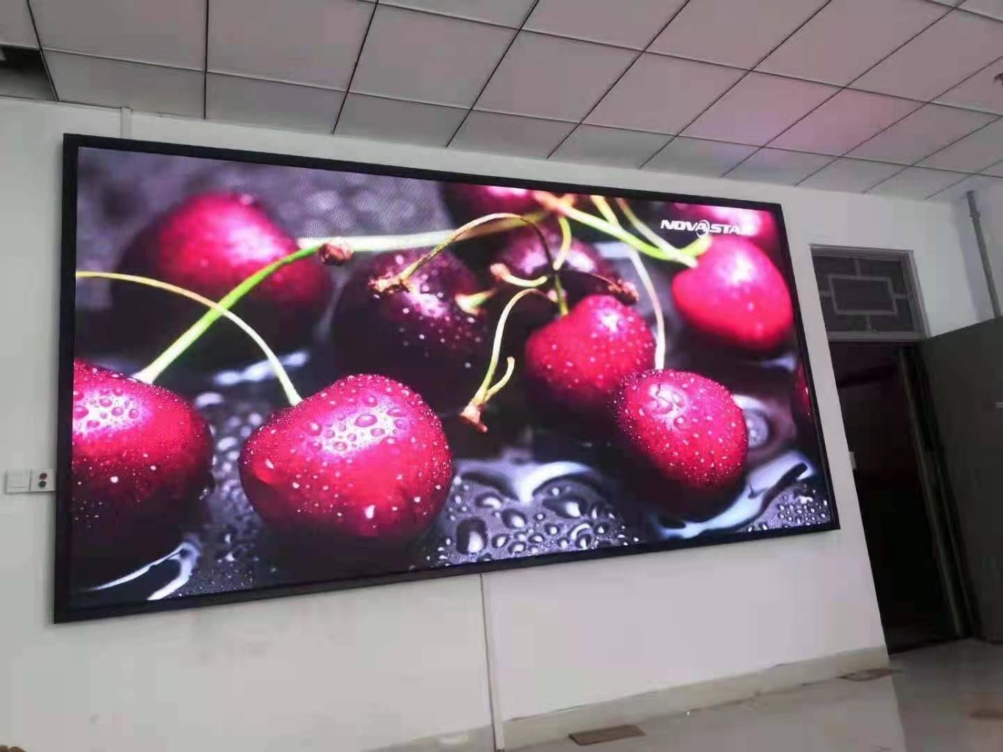 展厅室内P2全彩高清LED电子屏能不能用异步控制  P2彩色电子屏  P2LED高清屏  观看距离2米的屏幕