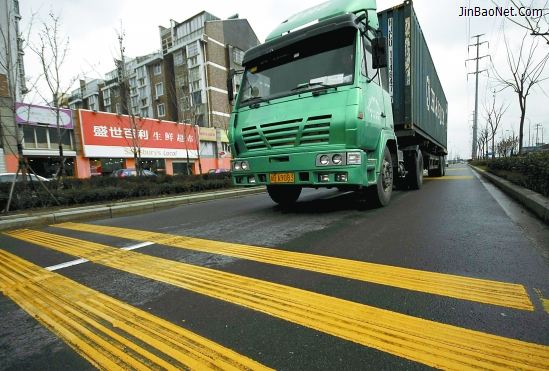 云南交通设施云南减速带  道路划线  密封固化剂