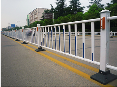 昆明交通设施昆明格物交通供应京式护栏  道路划线  定位器