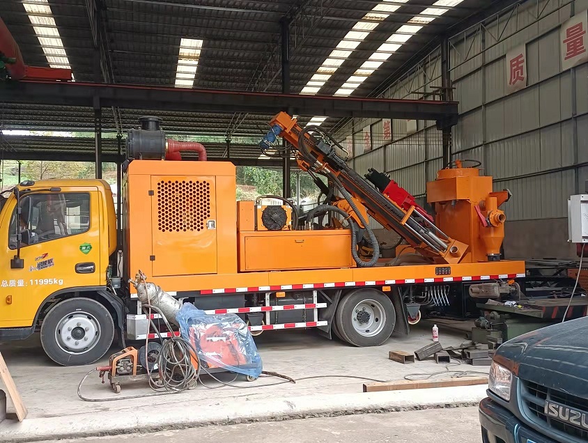 公路护栏抢修车