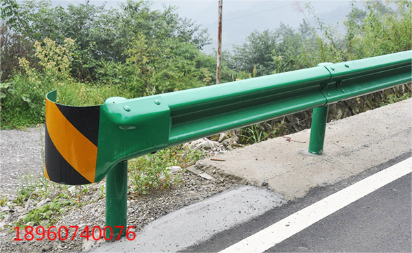 农村道路路侧波形护栏 双波防撞栏&nbsp;&nbsp;道路护栏