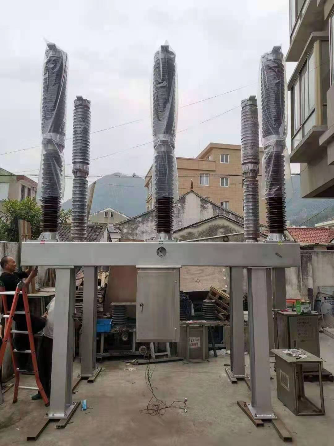 LW-145/3150-40/LW39-132六氟化硫断路器  LW39-145