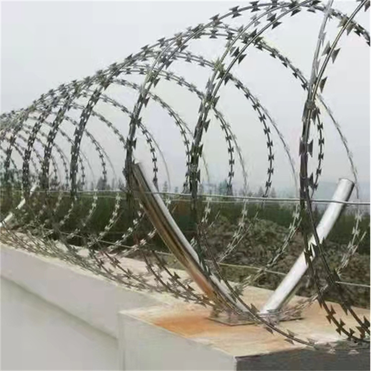 不锈钢刺丝滚笼供应防腐防锈 围墙铁路高铁刺绳护栏网  围墙刺丝滚笼
