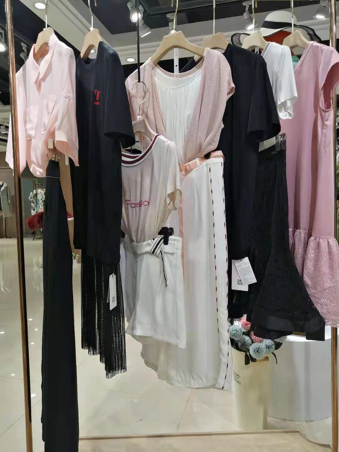 高端大气品牌玛丝图21春夏女装折扣尾货批发一手货源  女装尾货批发  女装库存尾货批发