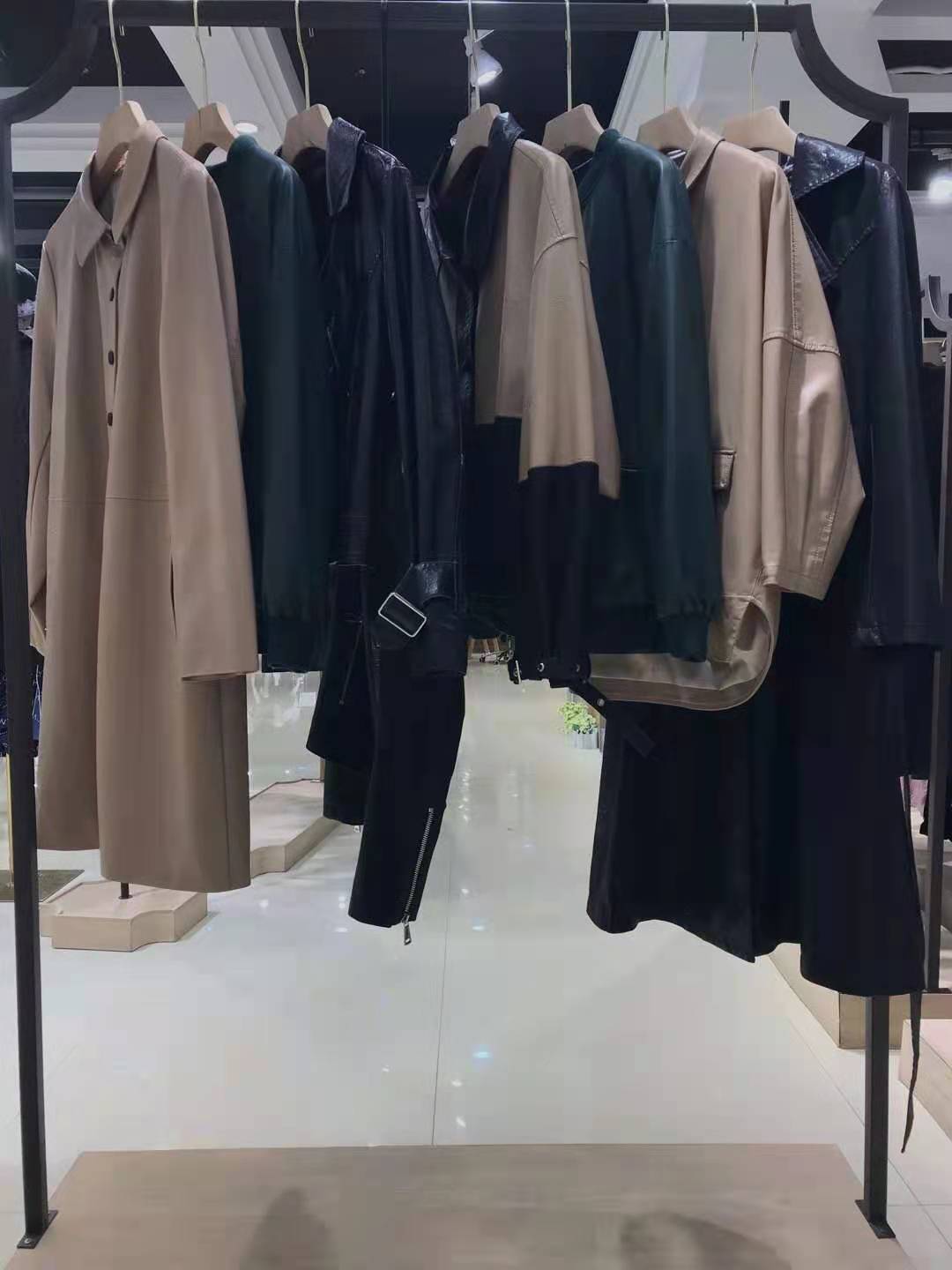 广州品牌EMU皮衣21秋女装折扣尾货批发供应链  女装尾货批发  女装库存尾货批发
