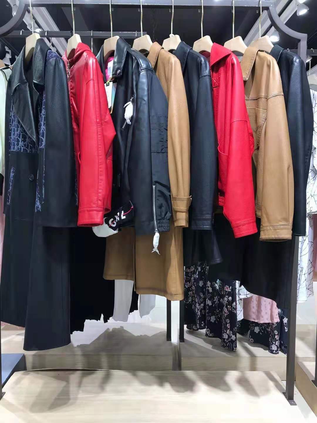 广州品牌EMU皮衣21秋女装折扣尾货批发供应链  女装尾货批发  女装库存尾货批发