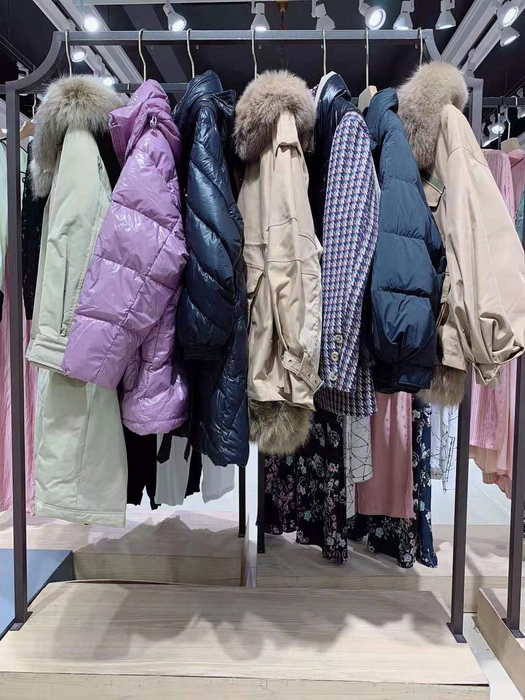 知名品牌雪罗拉21秋女装折扣尾货库存供应商  女装尾货批发  女装一手货源