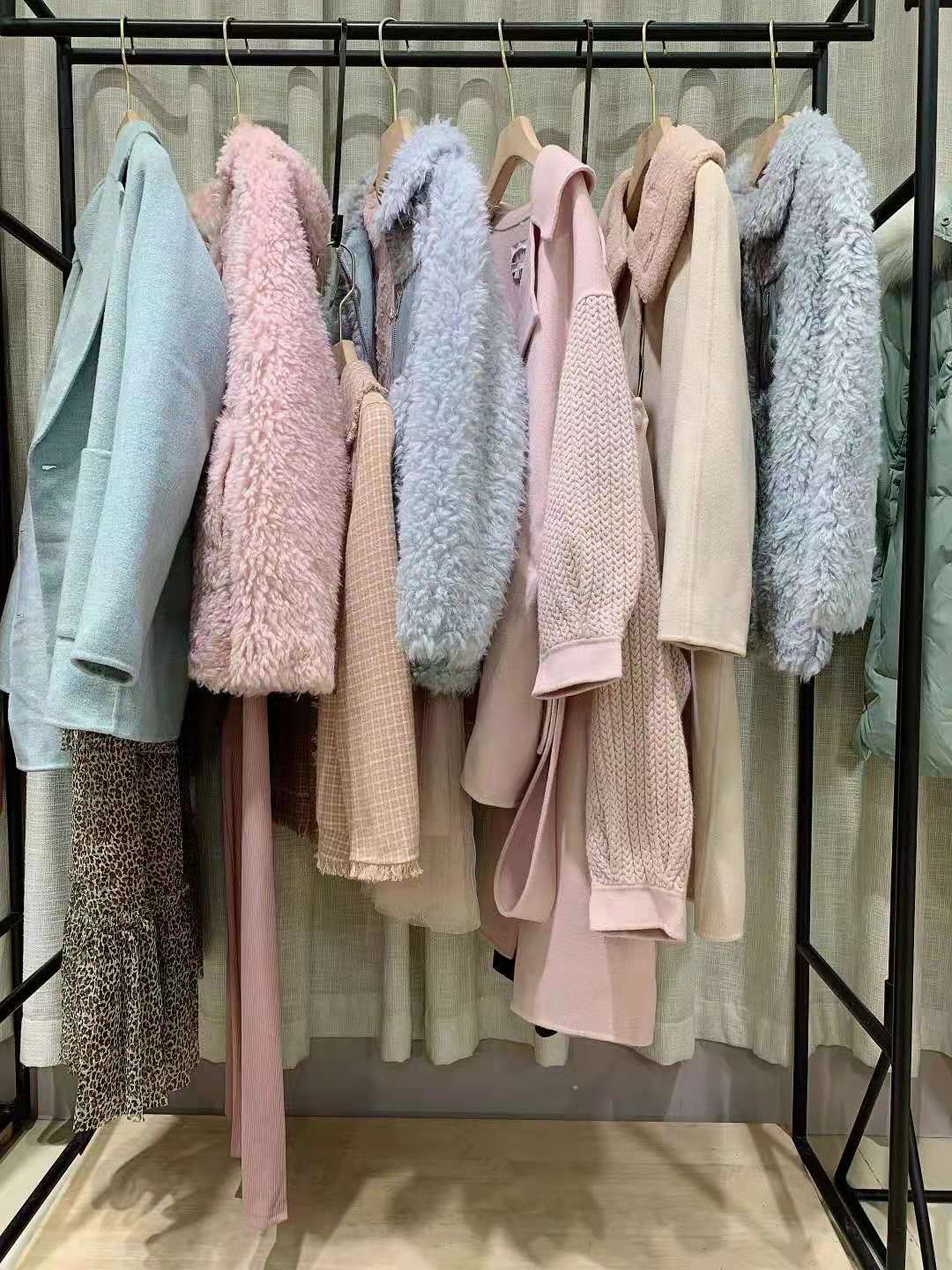 大牌女装秋水伊人2021秋冬女装折扣尾货库存批发  女装尾货批发  女装库存尾货批发