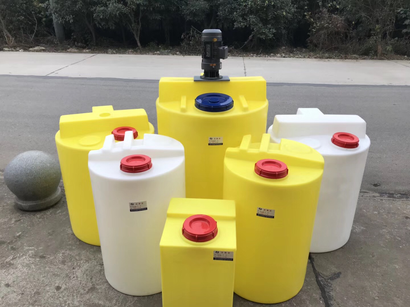 2000升加药桶 PE加药箱 塑料加厚计量箱耐酸碱搅拌桶  塑料桶  塑料储罐